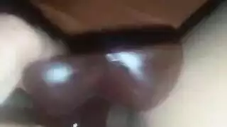 اليأس يتحول إلى علاقة جماعية جامحة