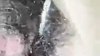 الجوارب تبقى بينما تتعرى بالكامل