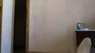 أشقراء شقية تمارس الجنس مع نفسها بينما يشاهد الغرباء