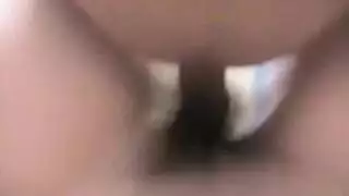 الساحقة الممتلئة تأخذ ضربًا خشنًا من فحل قريب