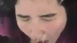 عاهرة سمراء تُوسم وتُضاجع بعنف على المركب