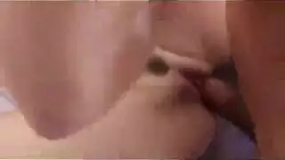الاموتساعدو الولد علي بين الفخضين