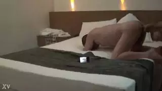 جلسة قذف مائي ساخنة مع حبيبتين