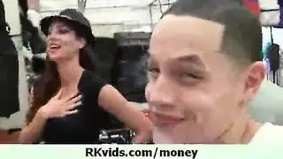 شهد تظهر لأول مرة: مراهقة هاوية تمتلئ