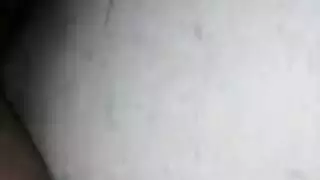 ميلف تحصل على قذف عميق أثناء أداء الأعمال المنزلية