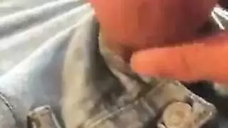 زوجة خائنة تركب قضيباً غليظاً بينما زوجها غائب