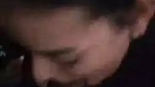 مراهقة سوداء تلعق قضيباً قبل أن يتم تدمير بابها الخلفي