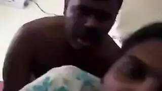 ثلاثي مكثف مع الثقوب: سارة ديف والسائح يمارسان الجنس