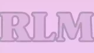 الجدة الجشوعة تبتلع السوائل المنوية في حفلة جنس جماعي