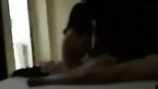 أمي الحارة تبتلع حمولة ضخمة بعد مص عميق