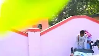 تزيل المقطع كامل مدرس برفع تنورة الطالبه وينكهها