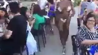 غرفة المعيشة إكس إكس إكس: عاهرة سوداء تأخذ زبور متعددة بعد التقاط غرباء