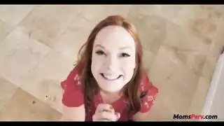 امي تلعب اليوجا ويجي ابنه ينيكه