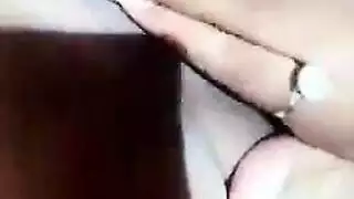 إلهة الأبنوس تعرض جسدها الناضج في إثارة إباحية صريحة