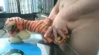 أول ظهور إباحي صريح لنائبة الرئيس: جنس عنيف ونهاية بقذف مشع على الوجه