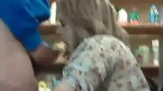 في محل عايزة زب صناعي