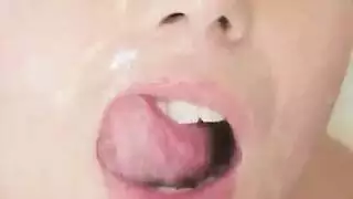 أريانا ماري تتعمق في الحلق قبل أن تأخذ ضربات شرجية قاسية