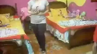 أحدث بنات مصريات يشدو على بعض الجديد