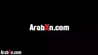 عاهرة شابة تتعرض لجنس وجهي في مشهد إباحي قاس
