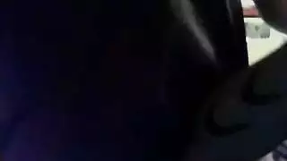 ثلاث عاهرات مبتدئات تأخذان قضيبًا سميكًا معًا
