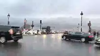 السيدة باريس روز وقعت بشدة على سيدة بيتزا شرقية شرقية