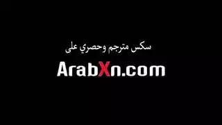 ثلاثي جنسي في عيد الميلاد: الأب والأصدقاء يقدمون لها هدية نجم إباحي