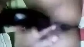 يفرك الآسيوي المشاغب من قبل مدلك خشب الأبنوس