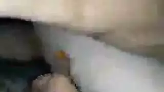 جميلة غريبة نحيلة تتعرى وتفرك بظرها حتى النشوة