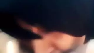 قحبة جزائرية تمص الزززب