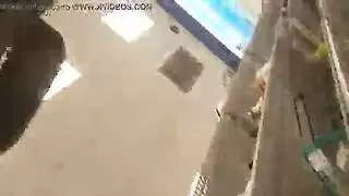 عرض أثداء سمراء: خيال إباحي لسكرتيرة مفلسة