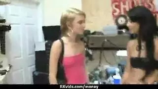 سكس ولد ينيك اخته وهي ترتدي اصفر