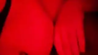 اللعب باللسان مع رجلي يتحول إلى نيك عنيف بين الأعراق