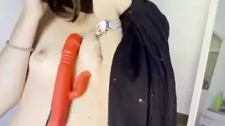الأميرة تغازل شقها المبلل وترسل لحبيبها لقطة قريبة للكس