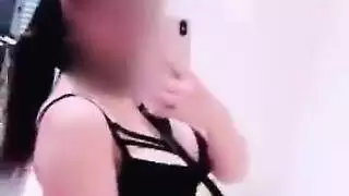 جميلة الرياض تأخذ زب أسود كبير في كسها الضيق