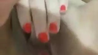 المثيرة التركية سونجول تلعب بأعضائها الخاصة في مشهد إباحي