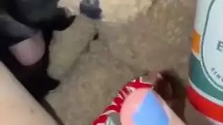 العاهرة المدمنة تحشو كسها المبلل بالكريمة المخفوقة تجميع