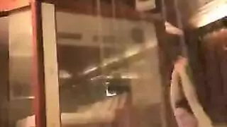 آسيوية مثيرة تأخذ قضيب رجل أسود أصلع غليظ