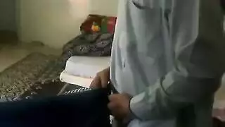 فتاة جنوب آسيوية تتعرض لجنس واقف عنيف شرجي
