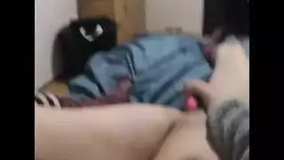 فتاة صغيرة تئن وتلمس نفسها استمناء صريح إكس إكس إكس