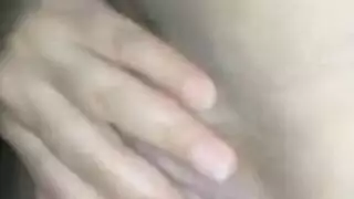 عاهرة القاهرة الساخنة تتوسل للسائل المنوي في فيلم إباحي صريح