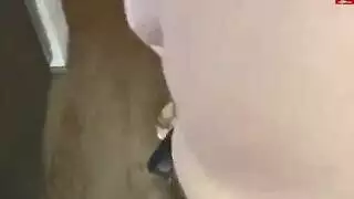 زوجة مثيرة مهووسة بمص القضيب