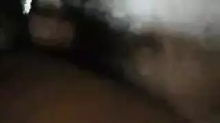تكشف المراهقة البرازيلية الساخنة فرجها المبلل من خلال الدانتيل