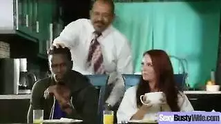 يعوض زوجة ابيه في غياب والده