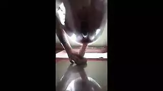 عاهرة مراهقة تتعلم اللعب الشرجي مع هاوٍ حقيقي