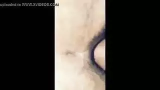 زوجة ثرية تتمدد على نطاق واسع في مشهد قذف نقدي صريح