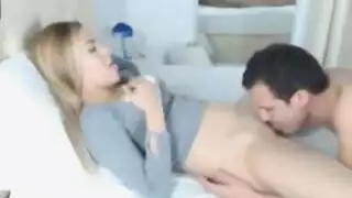 زوج شقي ينيك عاهرة صغيرة بخشونة