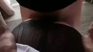 الخادمة اليابانية تحصل على وجهها مطلية بحمّ ساخن