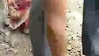 مشهد إباحي قاس في الهواء الطلق مع الفتاة الهندية والإيلاج المزدوج