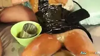 عاهرة شقراء تُدك بقسوة في مشهد إباحي عنيف