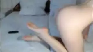 دمية جنس كبيرة الصدر تحشى مؤخرتها الضيقة بلعبة